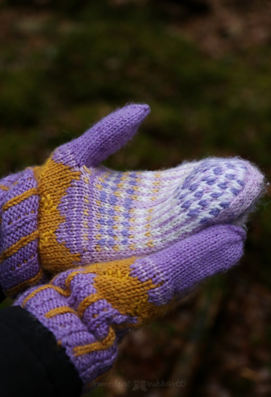 Lokakuu lapaset_samoilevat sukkaset_Iris Tanttu