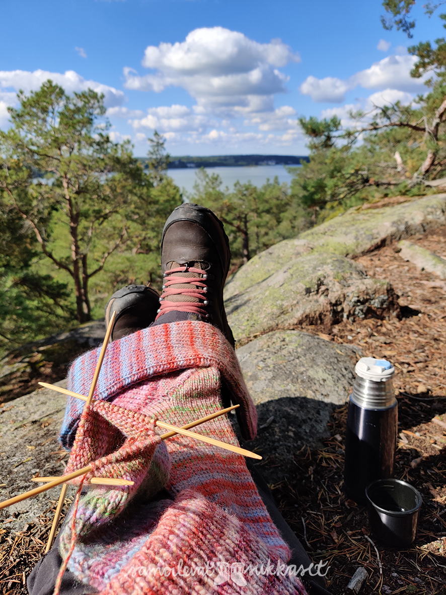 samoilevatsukkaset_neuleretkeily_vaarniemen kallio