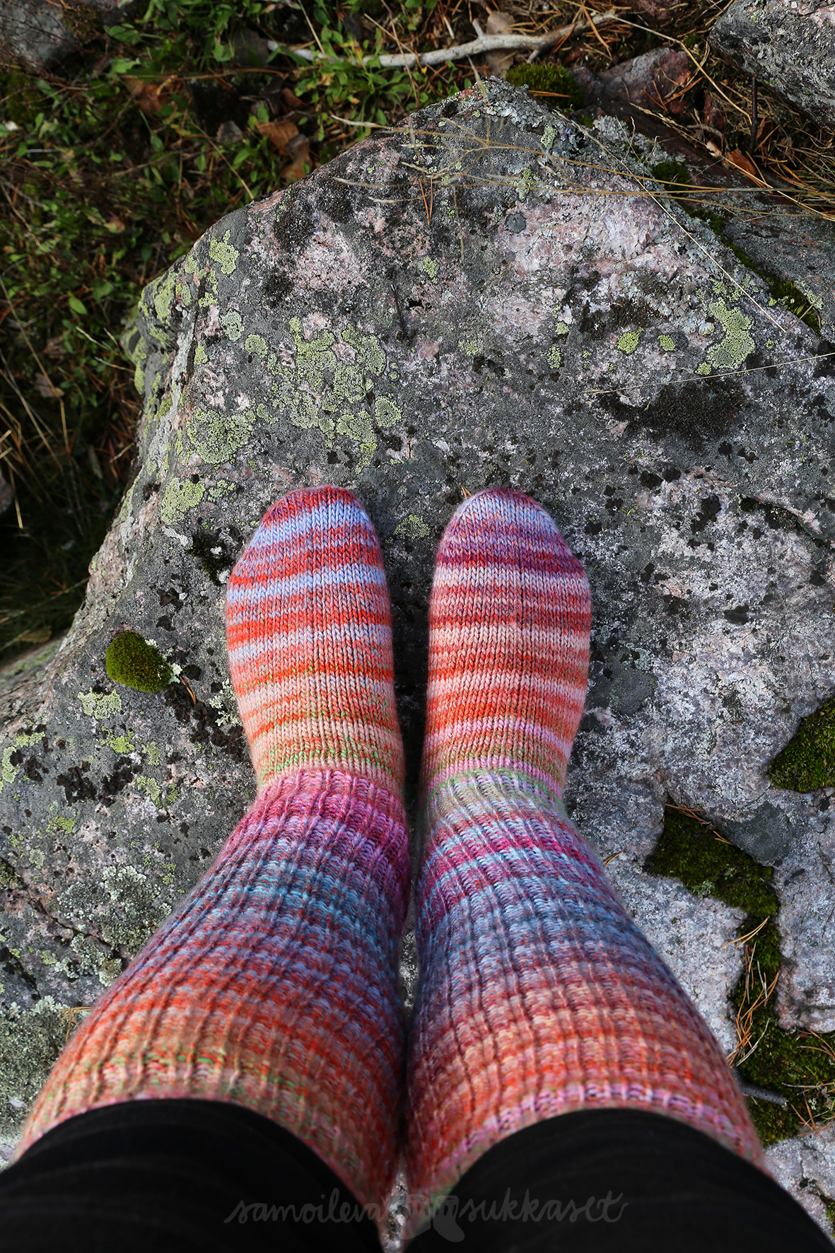 samoilevatsukkaset_polvisukat_neuleretki2